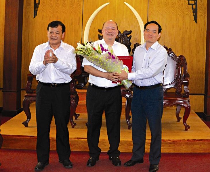 UBND tỉnh trao quyết định phê duyệt chủ trương đầu tư dự án du lịch sinh thái đảo Nhím 